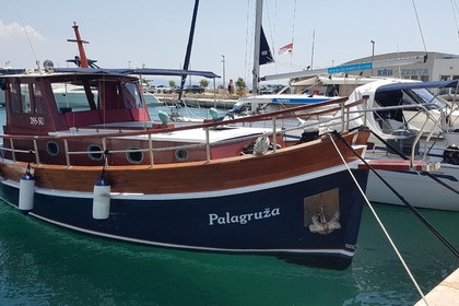 Alquiler Lancha Traditional Croatian boat Leut Palagruža Split