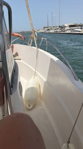 Faro Motorboat Quicksilver 635 Comander alt tag text