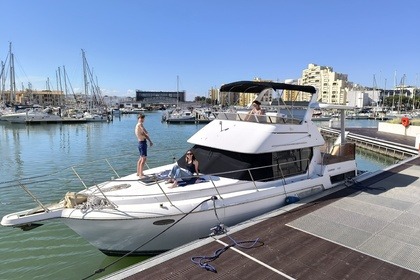 Rental Motorboat Carver Yacht 400 fly Carnon Plage