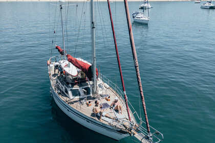 Hire Sailboat Endurance 43 Portimão