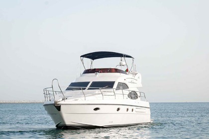 Hire Motorboat 25 - 16 MT 2 CABINS MAJESTY 52 2003 Dubai