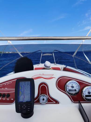 Vir Motorboat Tancredi Blumax 19 Pro alt tag text