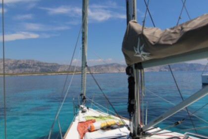 Charter Sailboat Jeanneau Sun Odyssey 319 Marseille