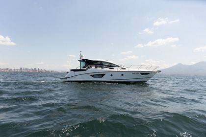Verhuur Motorboot Beneteau Gran Turismo 46 Napels
