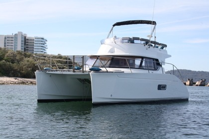 Rental Motorboat Fountaine Pajot Highland 35 Setubal