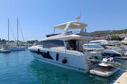 Noleggio Barca a motore  Prestige 590 Fly Spalato