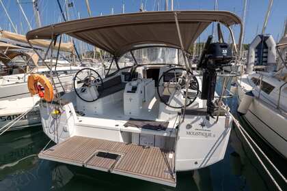 Charter Sailboat Jeanneau Sun Odyssey 410 - 3 cab. Saint-Mandrier-sur-Mer