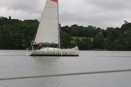 Charter Sailboat 3c Composites Bongo 9.60 Loctudy