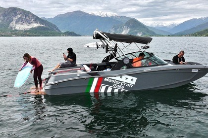 Hire Motorboat Mastercraft Xt22 Verbania