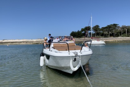 Location Bateau à moteur BENETEAU VEDETTE À MOTEUR AVEC CAPITAINE Pornichet