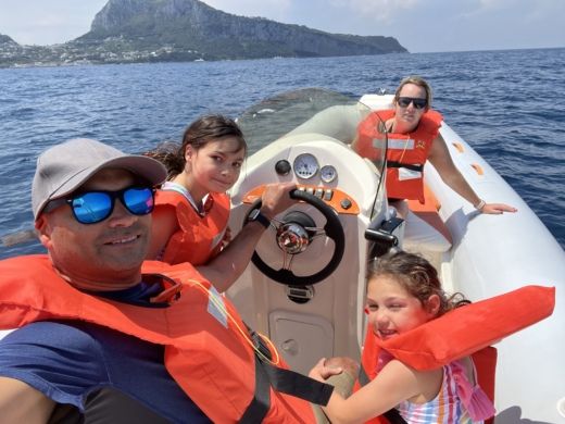 Capri Motorboat Sea Pro Gran Sport alt tag text