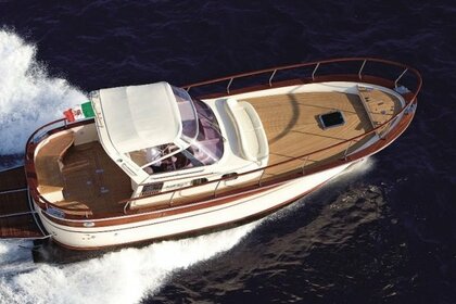 Location Bateau à moteur FRATELLI APREA Sorrento 32 Positano