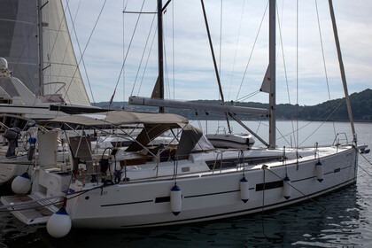 Hire Sailboat Dufour Yachts Dufour 520 GL Pula