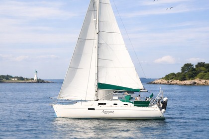 Charter Sailboat Beneteau Oceanis 321 La Turballe