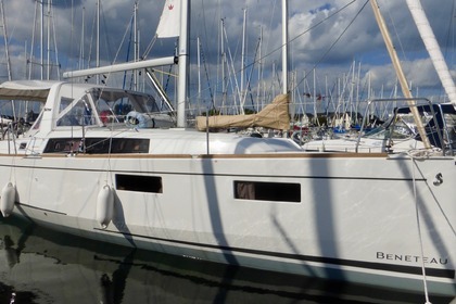 Hire Sailboat BENETEAU oceanis 35i Arzon