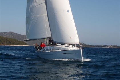 Hire Sailboat BENETEAU FIRST 35 Jezera