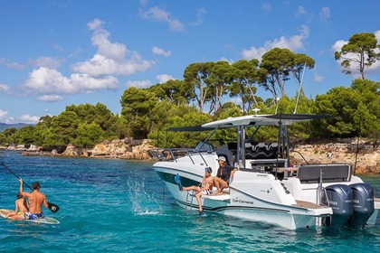 Location Bateau à moteur Jeanneau CAP CAMARAT 10.5 Beaulieu-sur-Mer