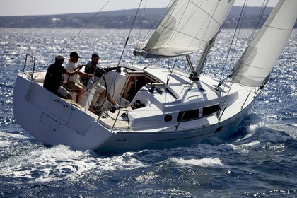 Hire Sailboat HANSE 35 Barcelona