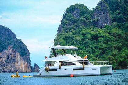 Charter Catamaran Leopard 43 Phuket