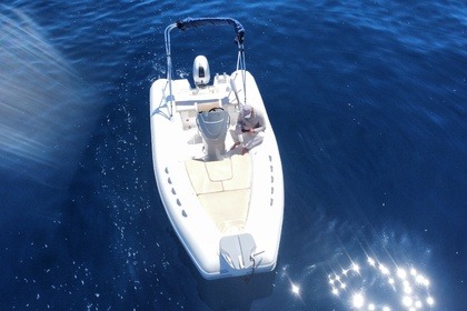 Noleggio Barca senza patente  Magnus 5.50 Porto Rotondo