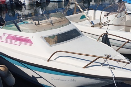 Location Bateau à moteur Ultramar Insubmersible 83220