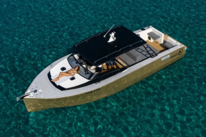 Hire Motorboat COLNAGO 37 Hvar