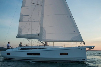 Hire Sailboat  Oceanis 40.1 /4cab Zadar