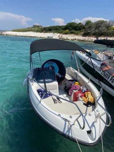 Pula Motorboat Marinello Eden 17 alt tag text