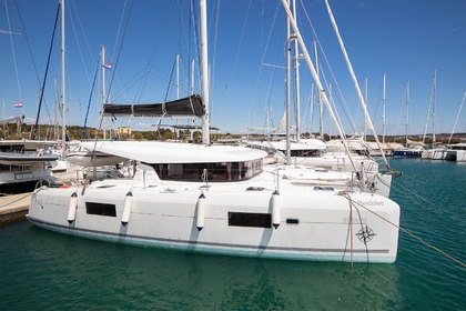 Hire Catamaran  Lagoon 42 Pomer
