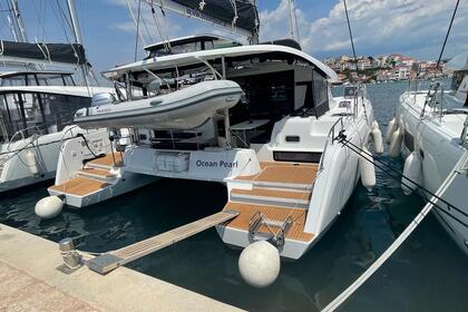 Hire Catamaran Lagoon-Bénéteau Lagoon 42 - 3 + 1 cab. Marina Frapa