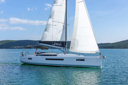 Hire Sailboat Jeanneau Sun Odyssey 490 - 5 + 1 cab. Skradin