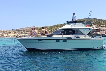 Hire Motorboat Fairline Corniche Malta