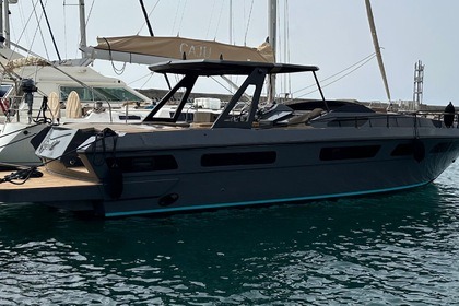 Hire Motorboat Mochi craft 42 Walkeraund Salerno