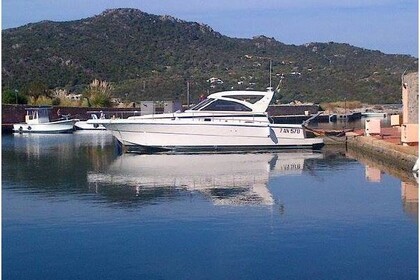 Charter Motorboat CAYMAN YACHT CAYMAN 38 WA Golfo Aranci