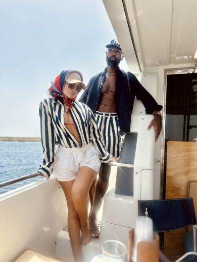 Gallipoli, Apulien Motor Yacht Mochi Craft 56 fly alt tag text