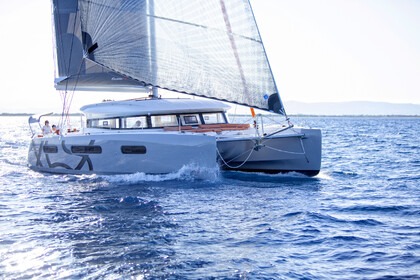 Location Catamaran Excess Excess 15 - 6 + 2 cab. Trogir