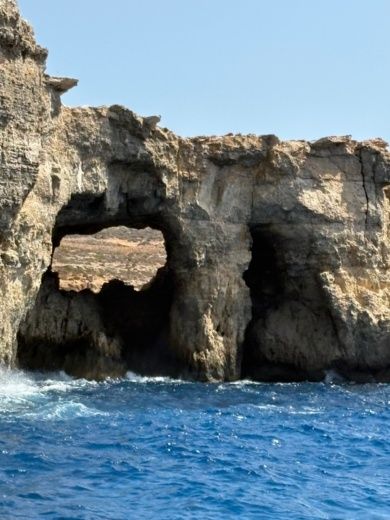 Malta Motorboat Sealine S28 alt tag text