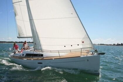 Hire Sailboat Beneteau OCEANIS 37 Palairos