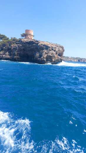 El Arenal Motorboat Karnic SL800 alt tag text