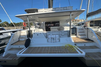 Verhuur Catamaran Aventura Yachts Aventura 45 Grimaud