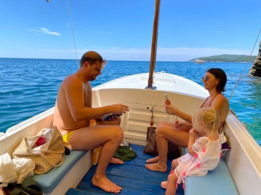 Budva Motorboat Rent hourly Maestral alt tag text