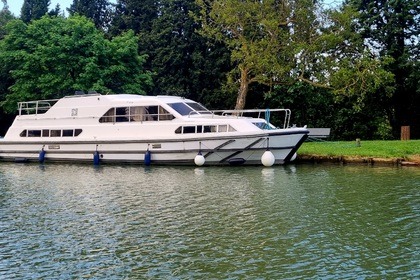 Charter Houseboat le boat classique Carcassonne