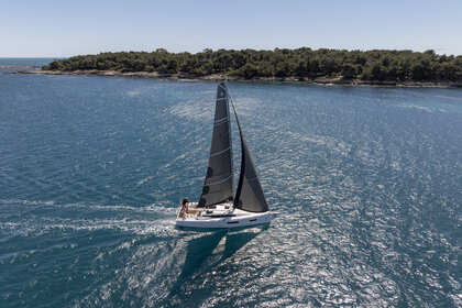 Charter Sailboat Jeanneau Sun Odyssey 350 Cádiz