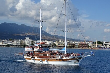 Verhuur Motorboot Traditional Greek Wooden Motroboat Kos
