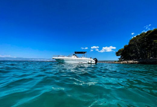 Opatija Motorboat Ranieri Voyager 26 S alt tag text