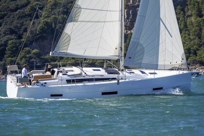 Rental Sailboat Dufour Yachts Dufour 430 GL Marseille