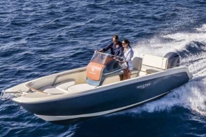 Hire Motorboat Invictus Yacht 200 FX L'Estartit