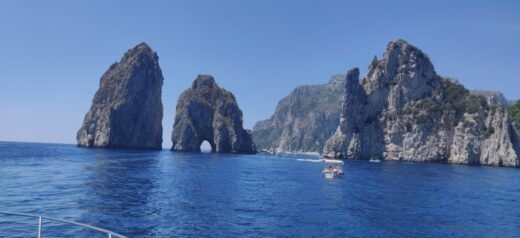 Salerno Motorboat Azimut Atlantis alt tag text