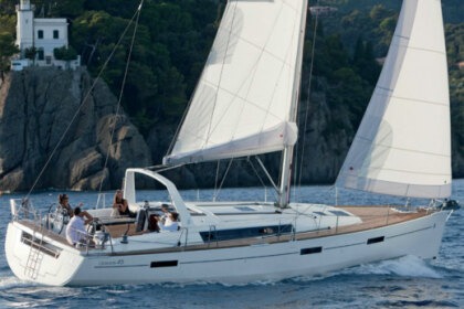 Rental Sailboat Beneteau Oceanis 45 Capo d'Orlando