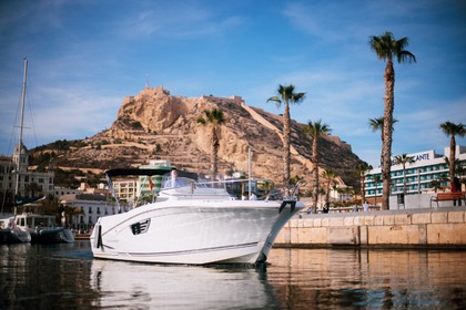 Charter Motorboat Jeanneau Cap Camarat 8.5 Cc Alicante